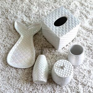 Iridescent White Mermaid Bath Accessory Set